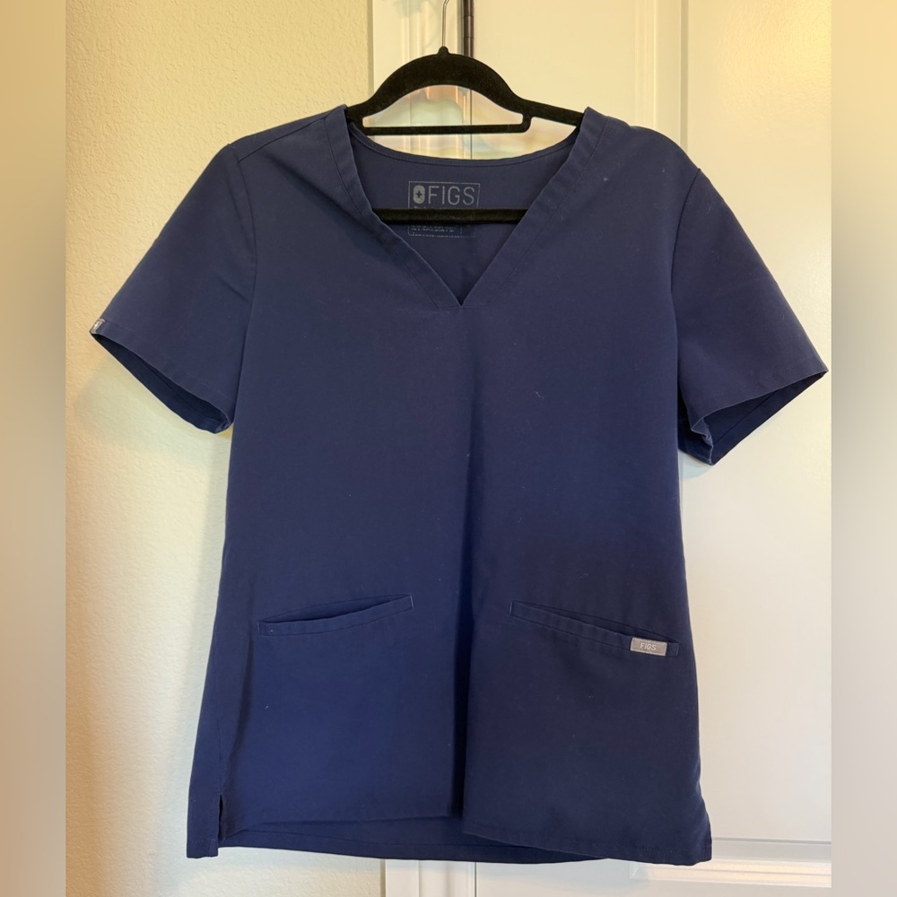 Figs Women's Navy V-Neck Scrub Top with Front Pockets